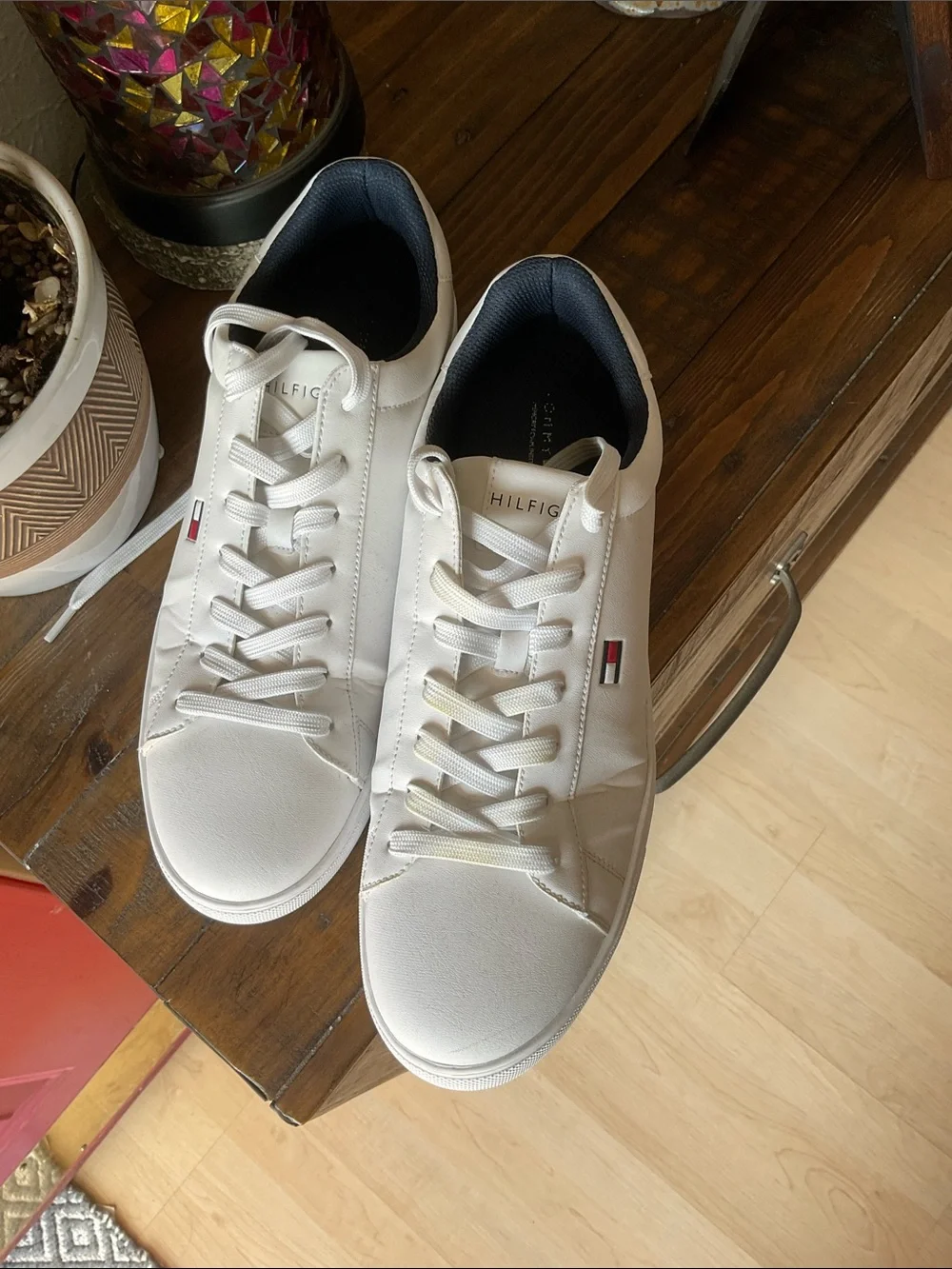 Tommy Hilfiger sleek low